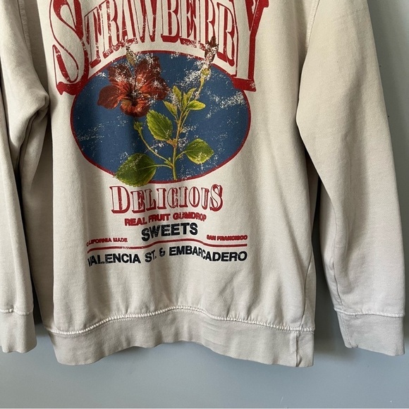 Urban Outfitters Strawberry Vintage Inspired Ivory Pullover Sweatshirt Size S - Picture 5 of 16
